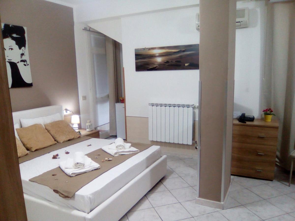 Perla Del Mare Affittacamere Кампофеличе-ди-Роччелла Экстерьер фото